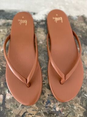 Beek Sunbeam Leather Flip Flop Sandals Size 9 NEW